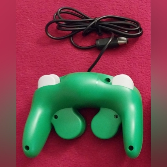 Brand New Never Used GameCube Game Controller Green Nintendo Wii Compatible - Picture 2 of 2